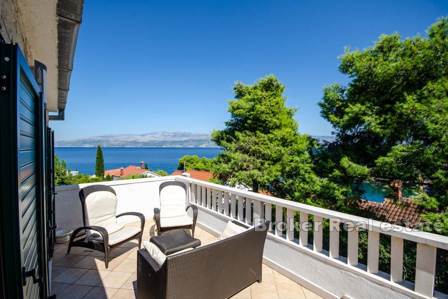 Fristående hus på norra sidan av ön Brač