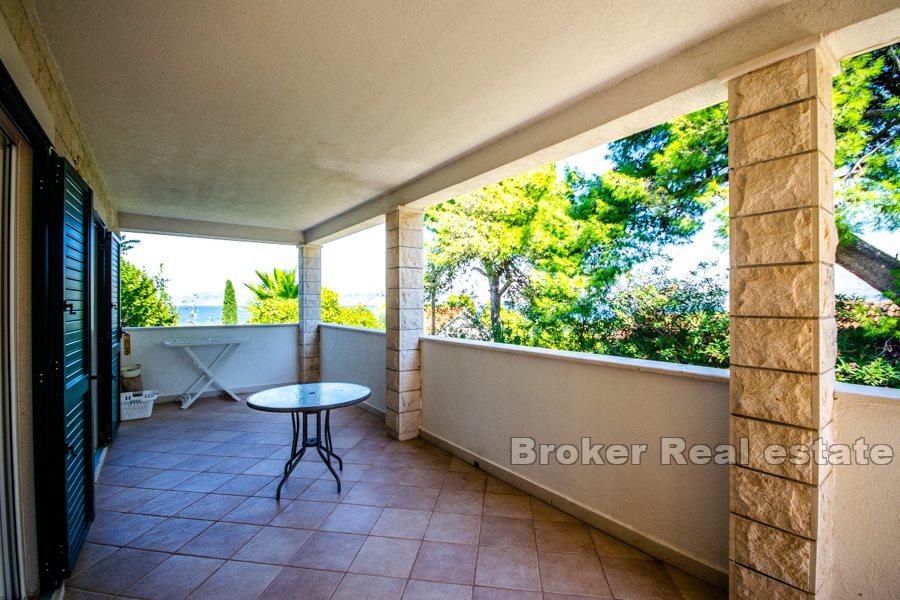 Detached house on the north side of the island of Brač