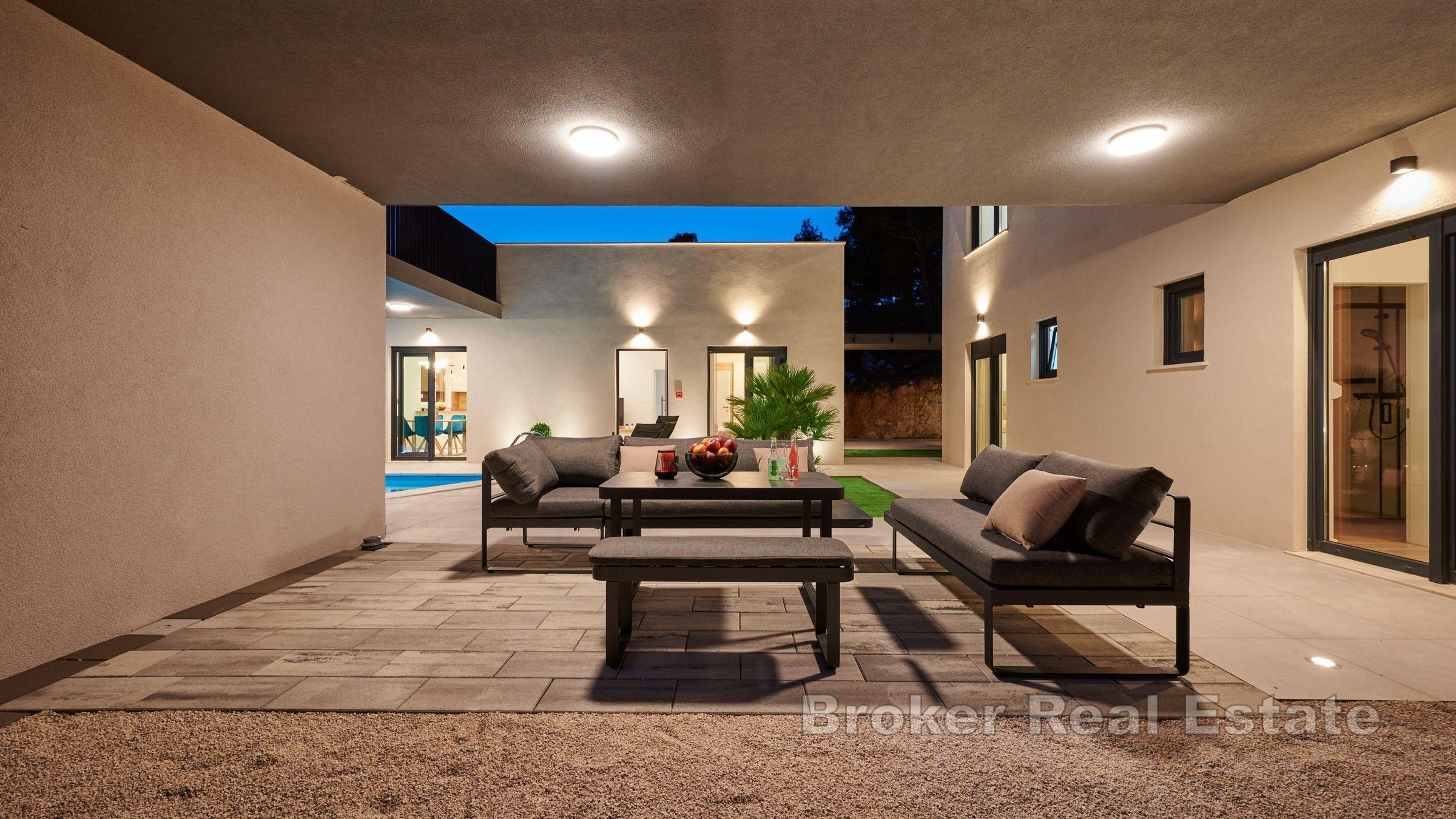 Novoizgrađena vila s pogledom na more