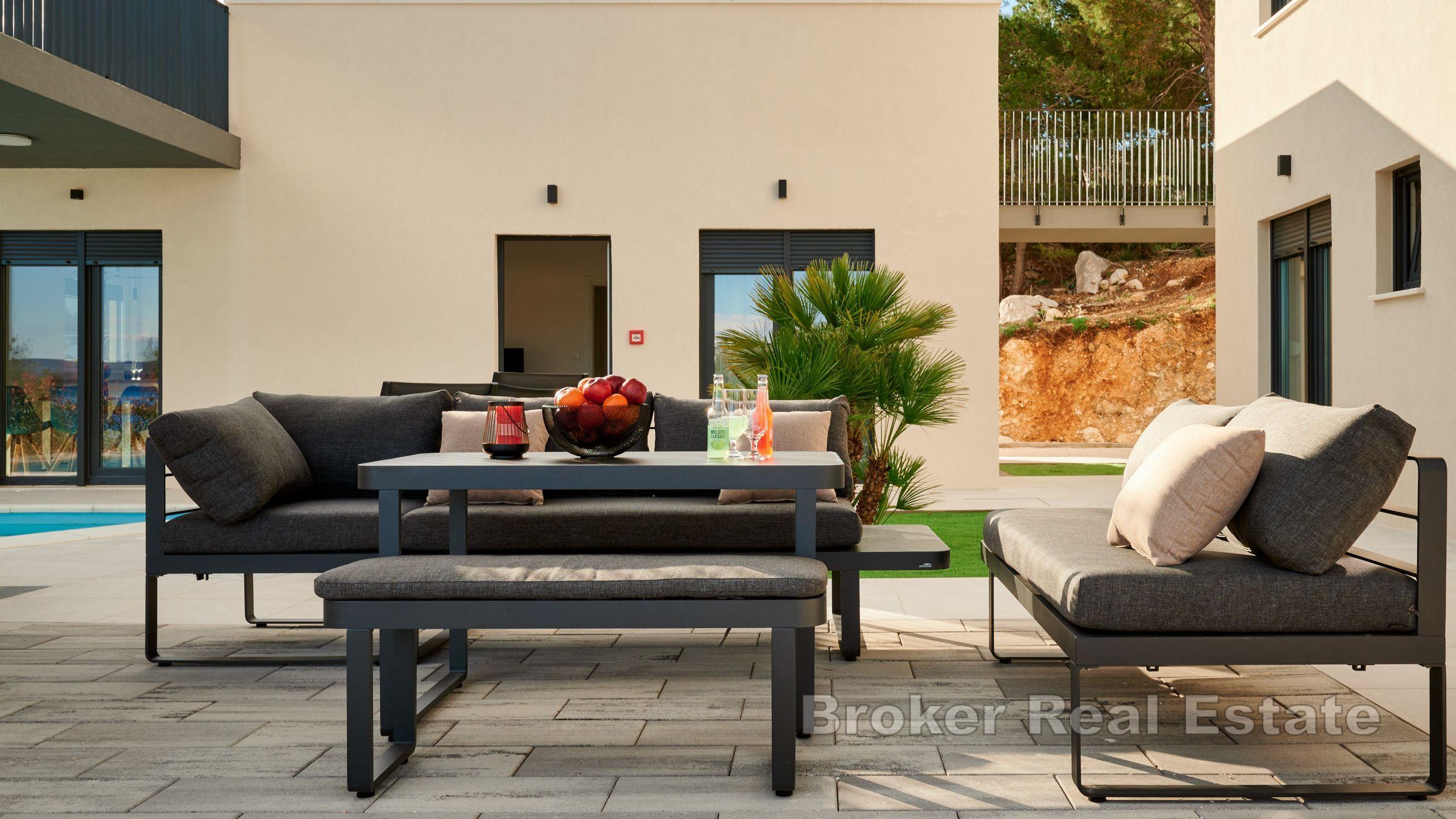 Novoizgrađena vila s pogledom na more