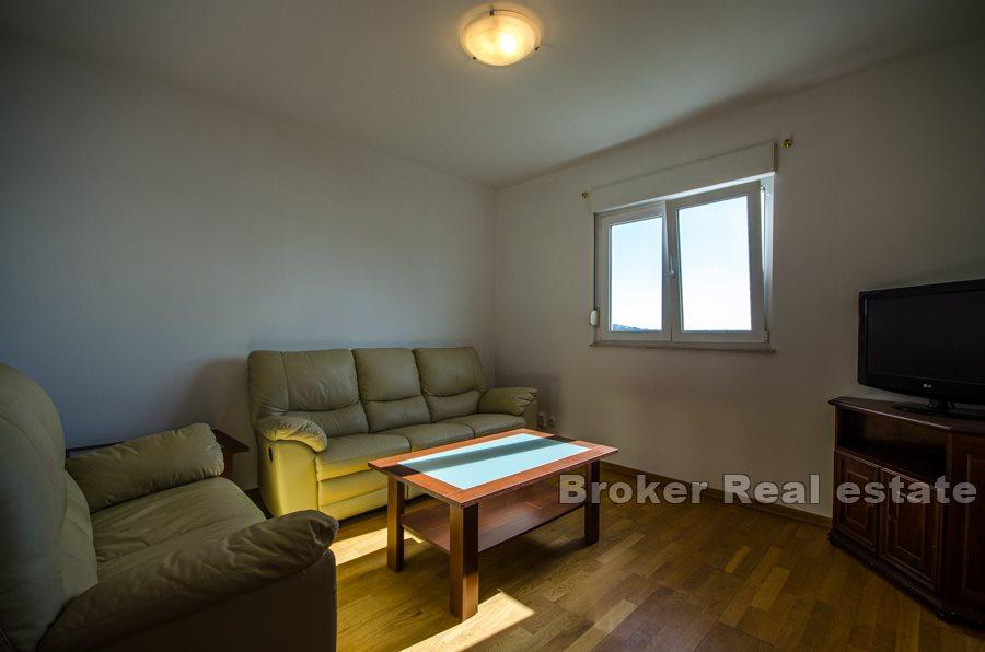 Dvosobni apartman s pogledom na more