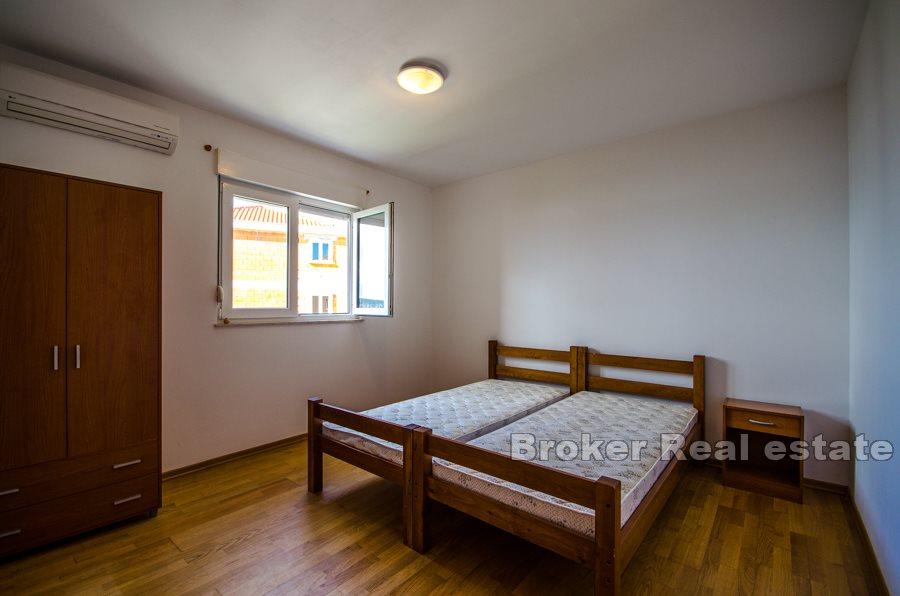 Dvosobni apartman s pogledom na more