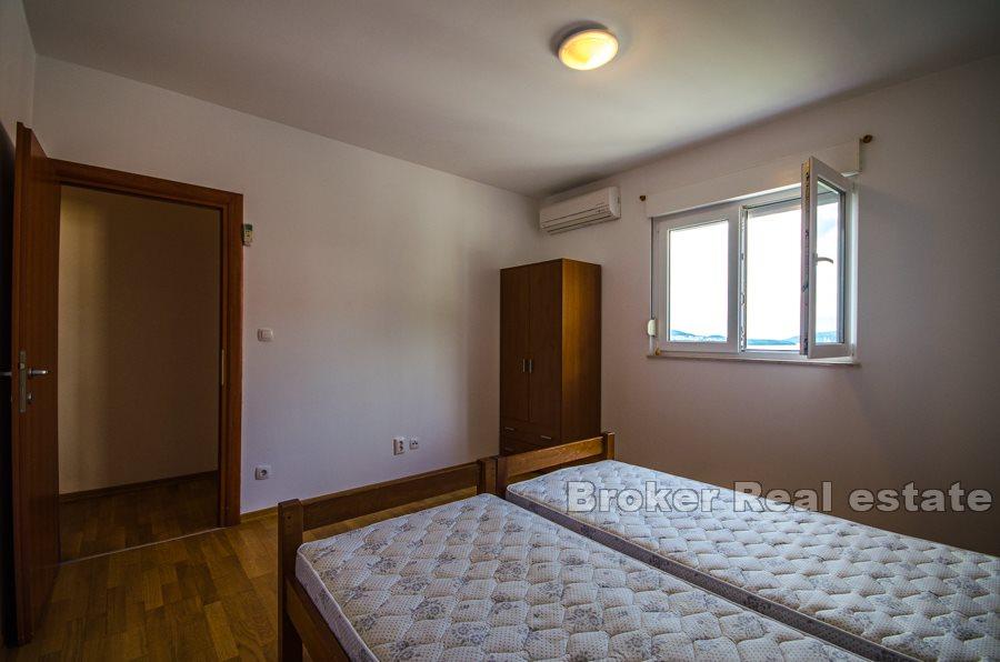 Dvosobni apartman s pogledom na more