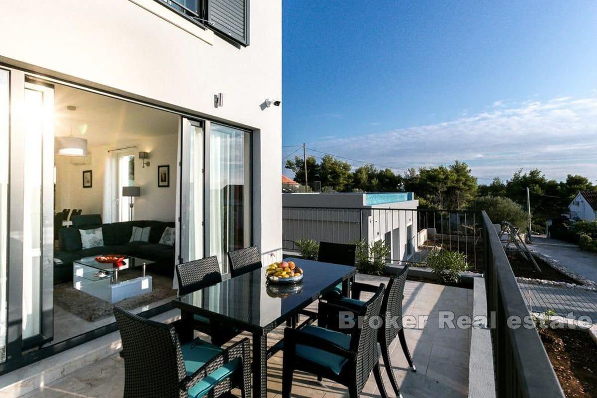 Large villa with swimming pool and sea view