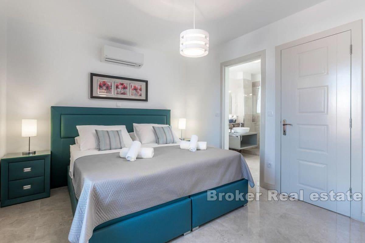 Large villa with swimming pool and sea view