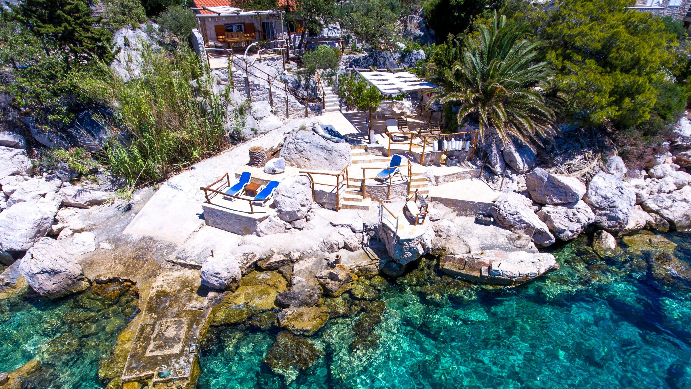 001-2013-175-Hvar-top-property-sea-front-for-sale