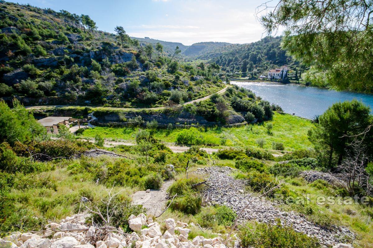 01-2013-176-Brac-small-house-by-the-sea