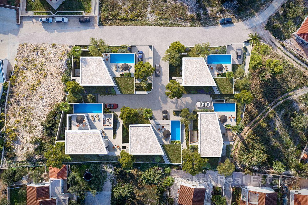 Villa moderna di nuova costruzione con piscina