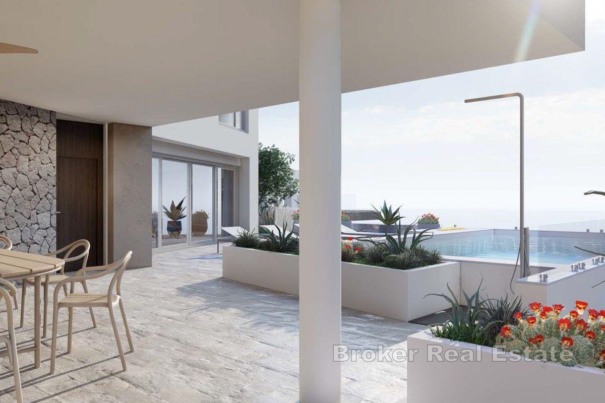 Недавно построенная современная вилла с бассейном