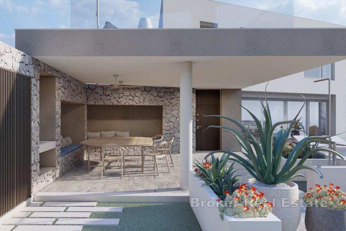 Недавно построенная современная вилла с бассейном