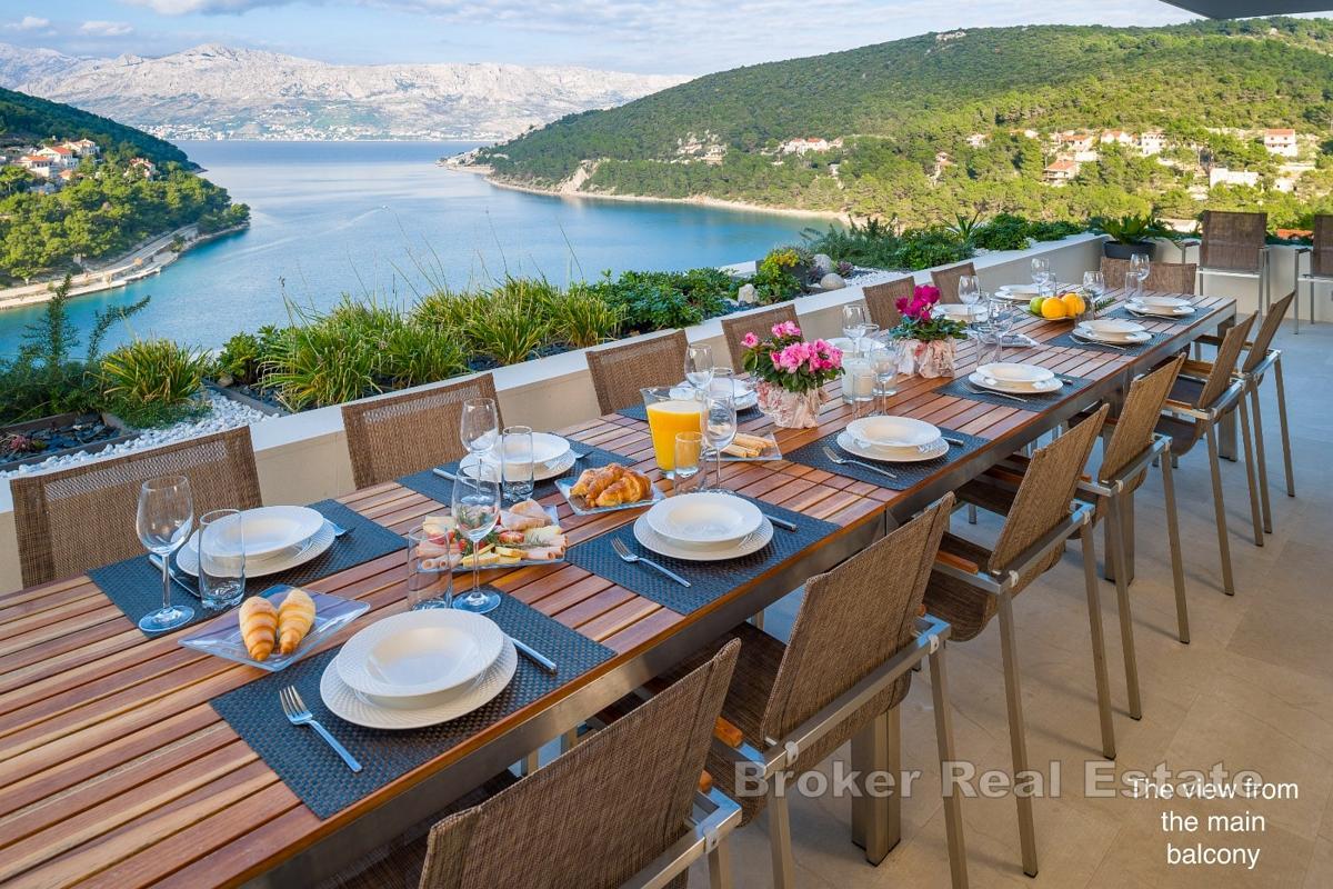 Moderna vila s bazenom i pogledom na more