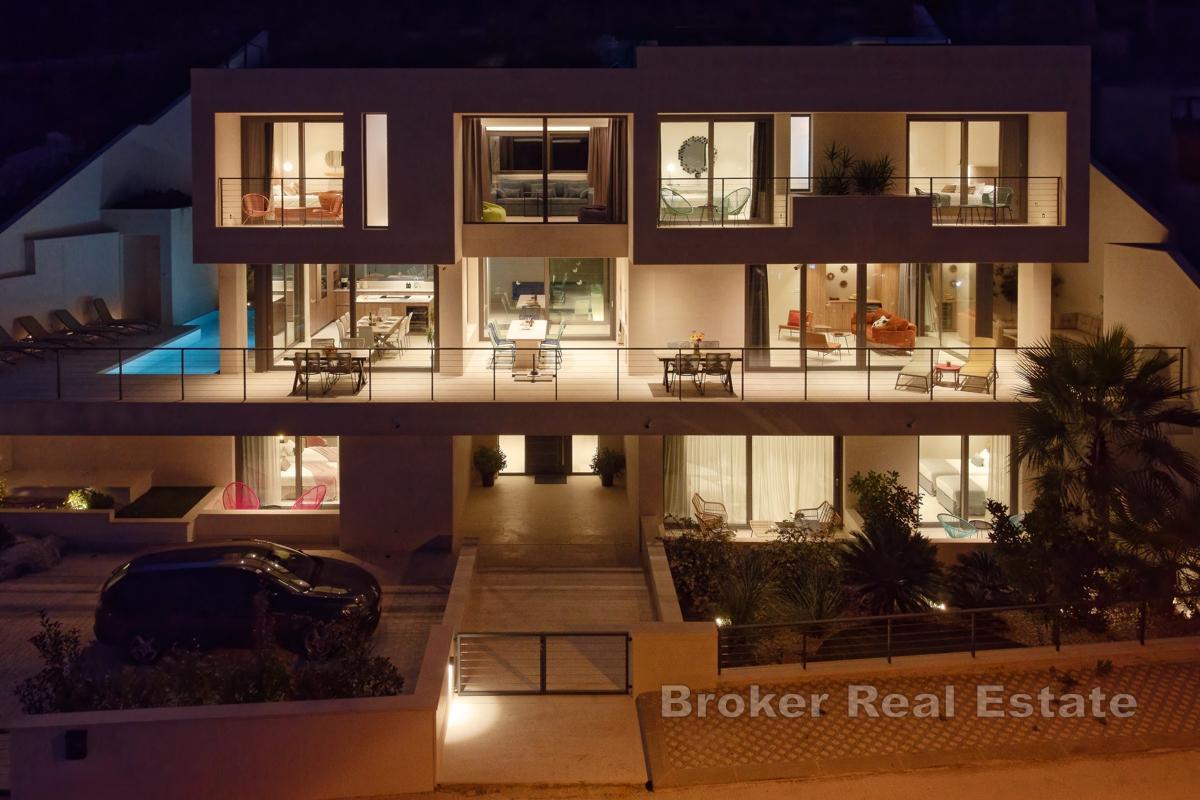 Luksusvilla med svømmebasseng og en fortryllende utsikt over havet