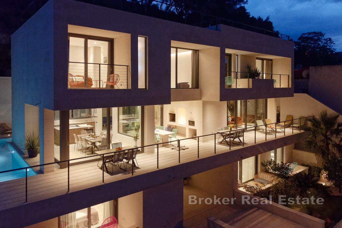 Luksusvilla med svømmebasseng og en fortryllende utsikt over havet