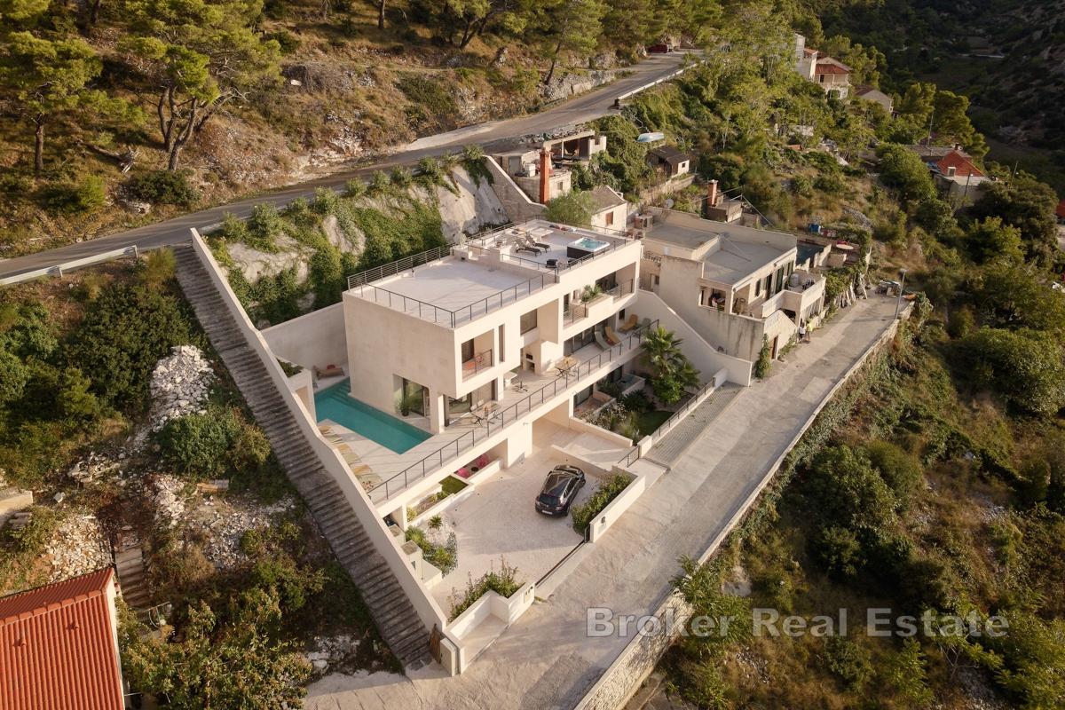 Villa de luxe avec piscine et vue enchanteresse sur la mer