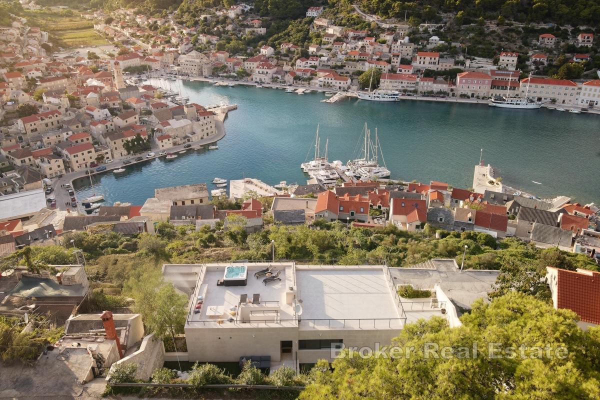 Luksuzna vila s bazenom i očaravajucim pogledom na more