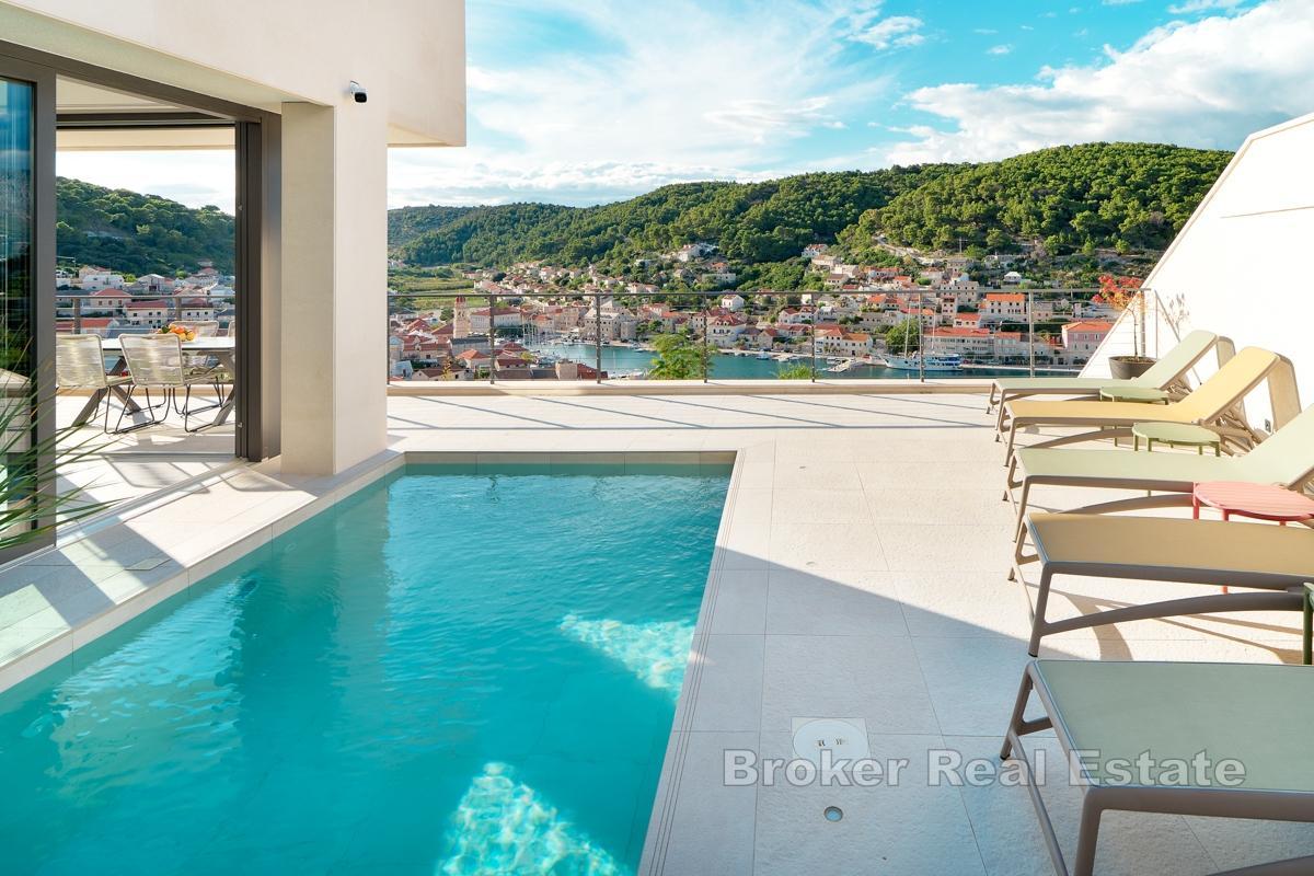 Villa de luxe avec piscine et vue enchanteresse sur la mer
