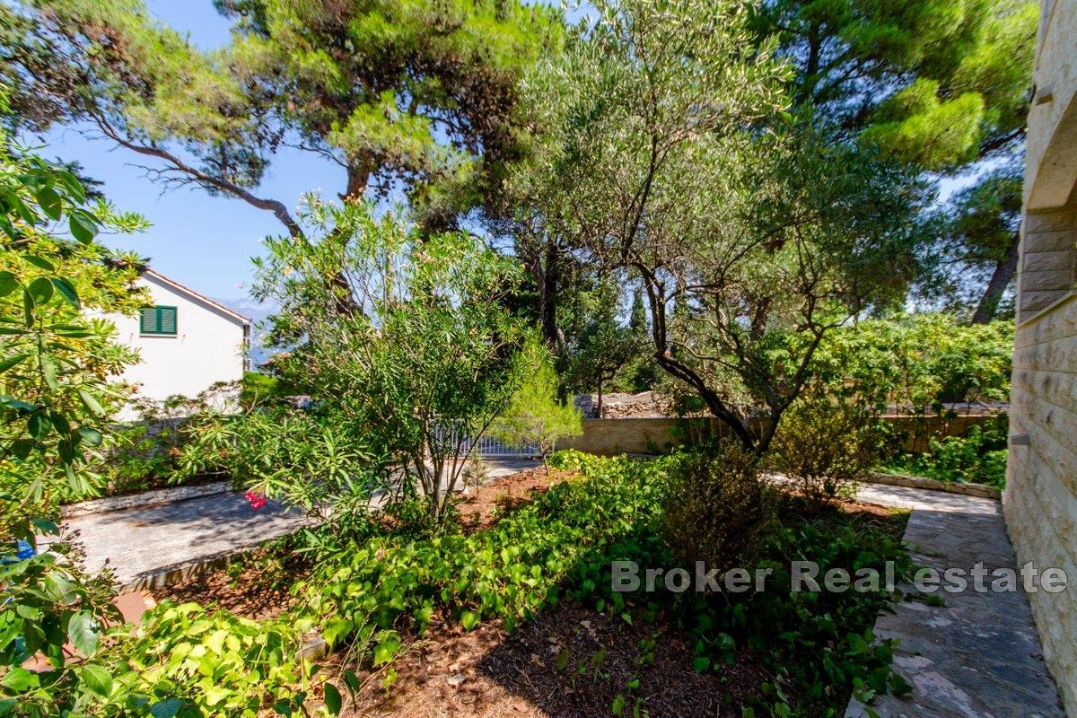 Apartment house with sea view