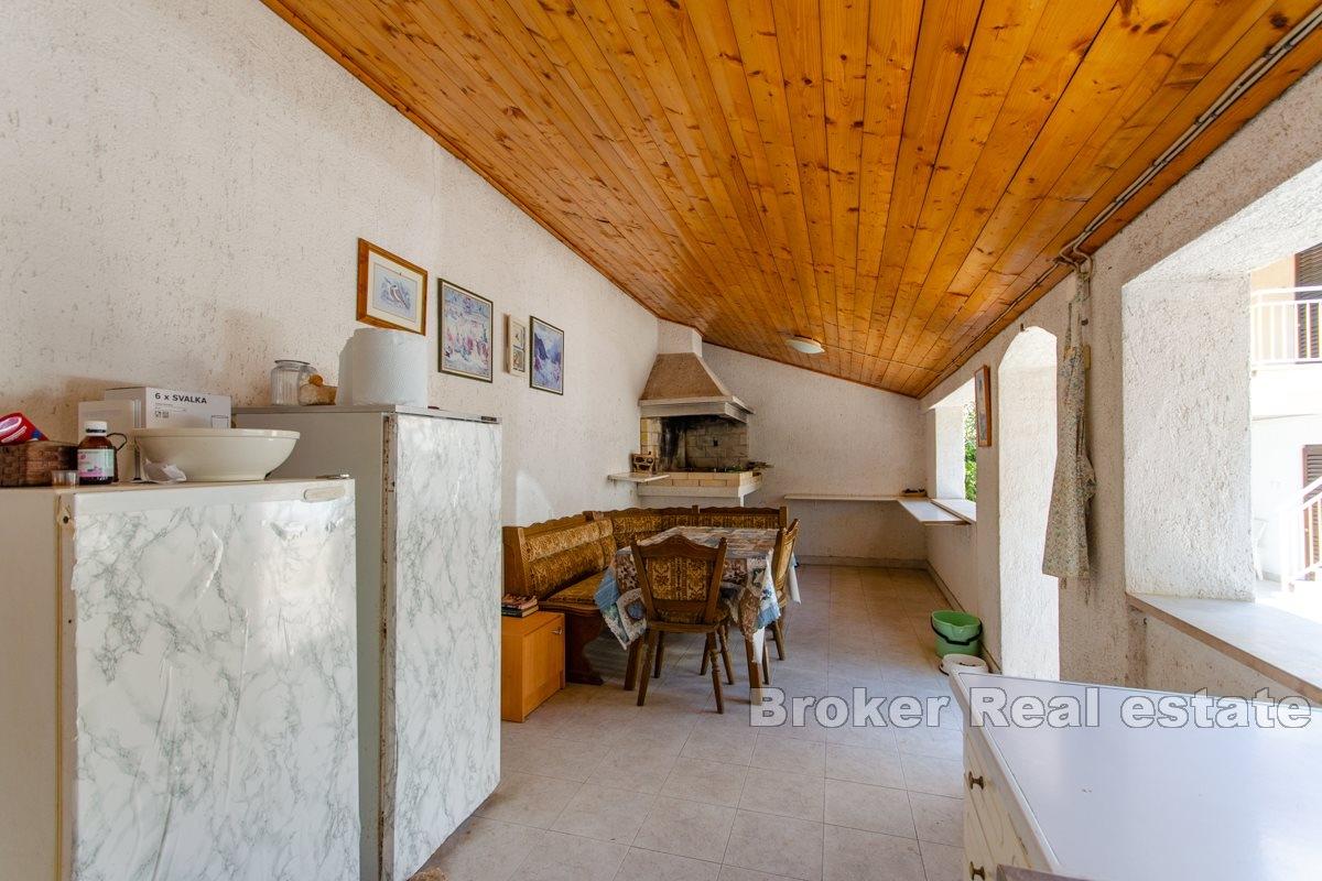 Apartment house with sea view