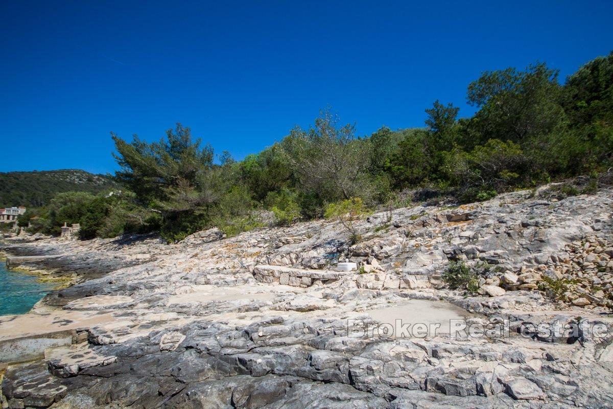 Building land with a sea view