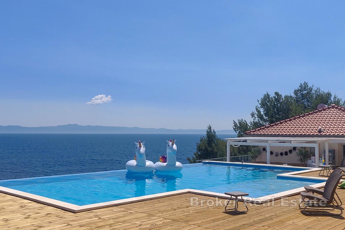 Einzigartiges Steinhaus in erster Reihe zum Meer
