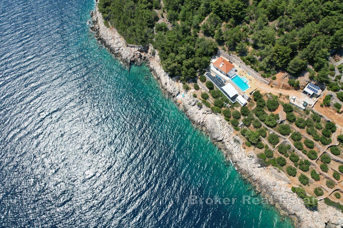 Jedinstvena kamena kuća u prvom redu do mora