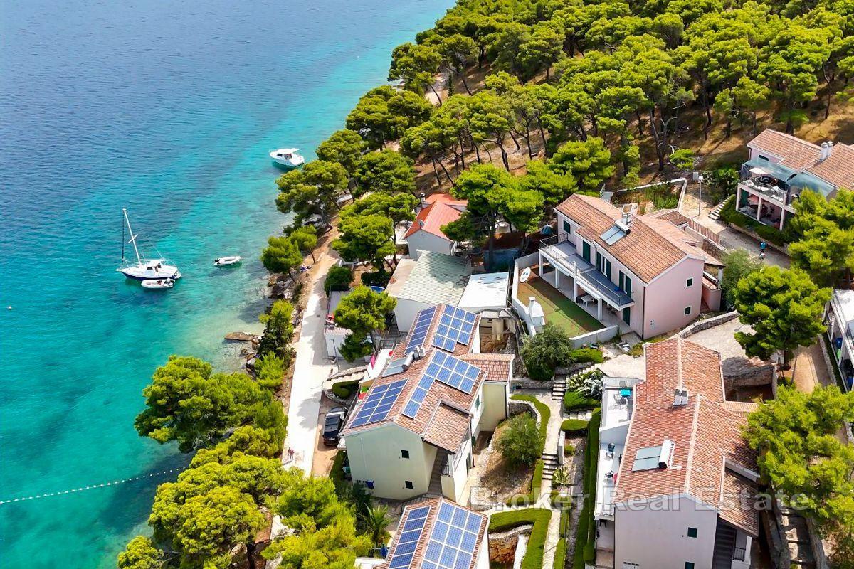 Villa mit 4 Wohnungen und Meerblick