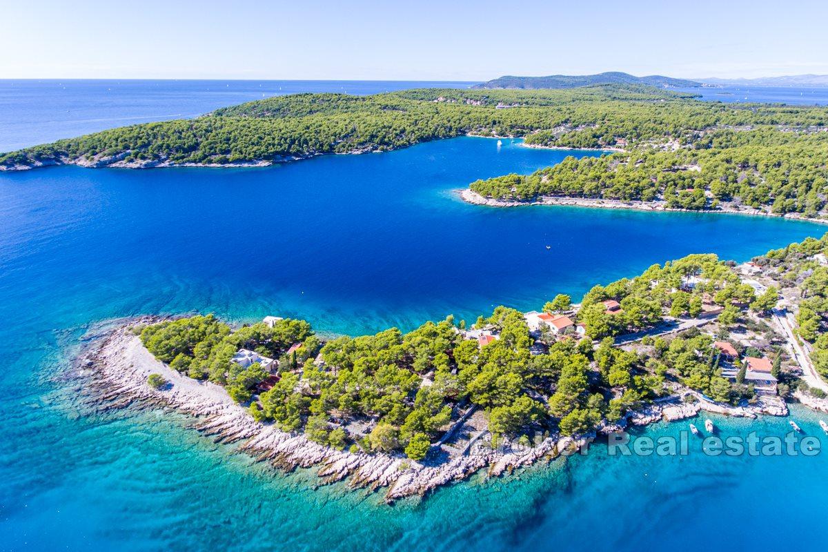 Villa med pool, nära havet