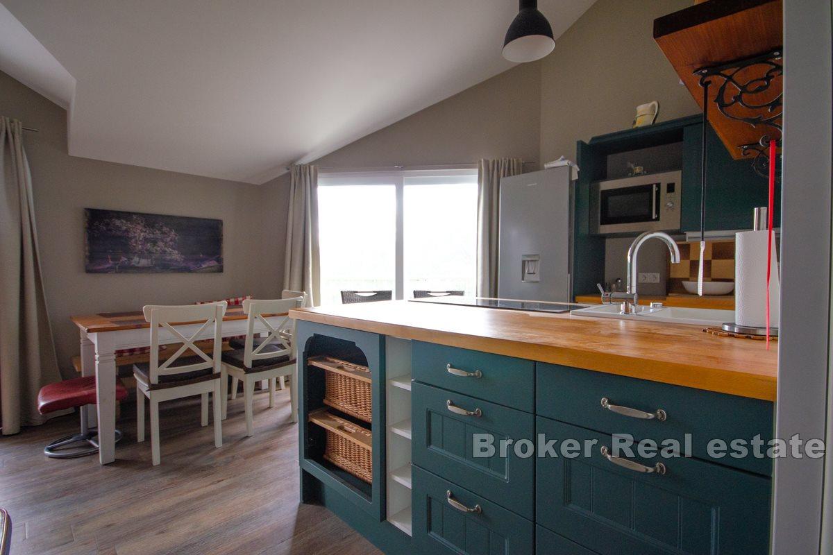 Villa med pool, nära havet