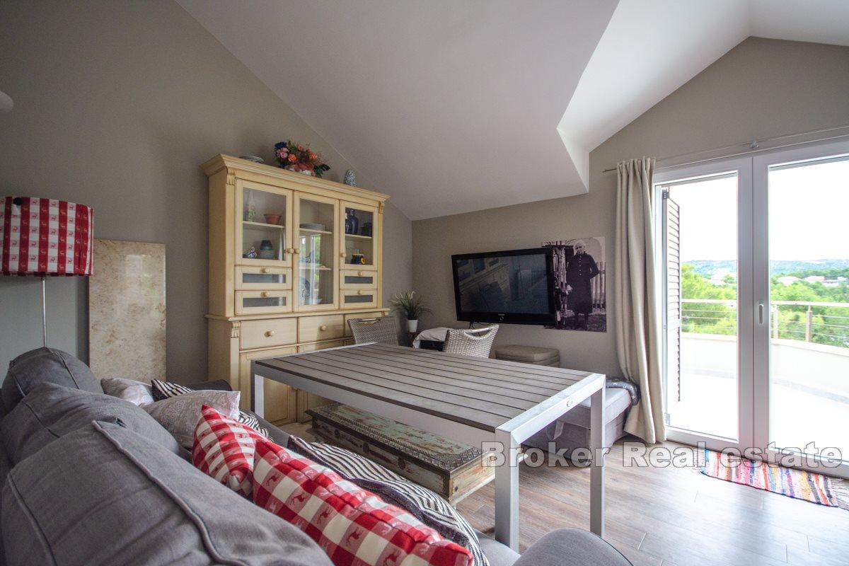 Villa with swimming pool, close to the sea