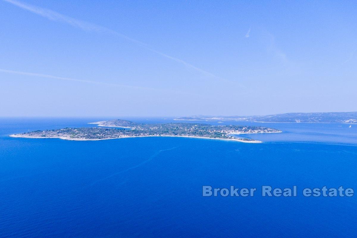 Земля под застройку в туристической зоне в первом ряду от моря