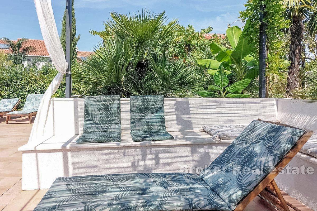 Kuća s velikim vrtom i bazenom