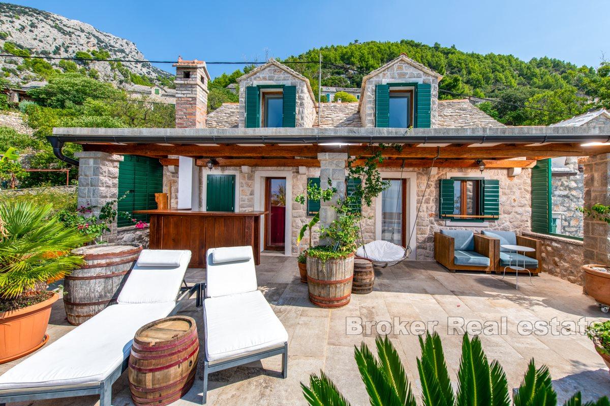 Une maison en pierre unique dans un endroit prestigieux avec vue panoramique