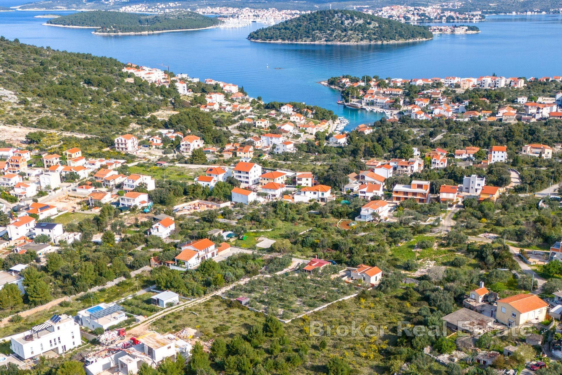 Участок под застройку во втором ряду от моря