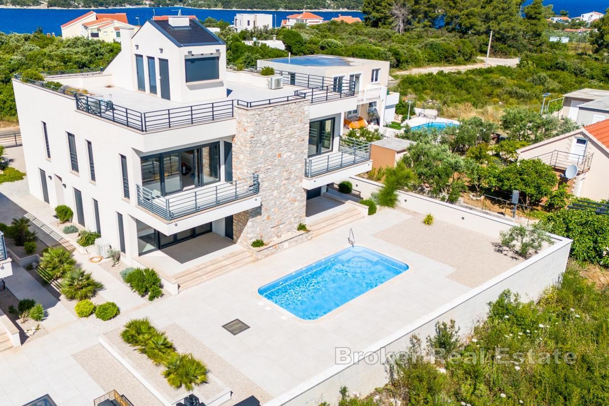 Luxusvilla mit 4 Wohnungen und Meerblick