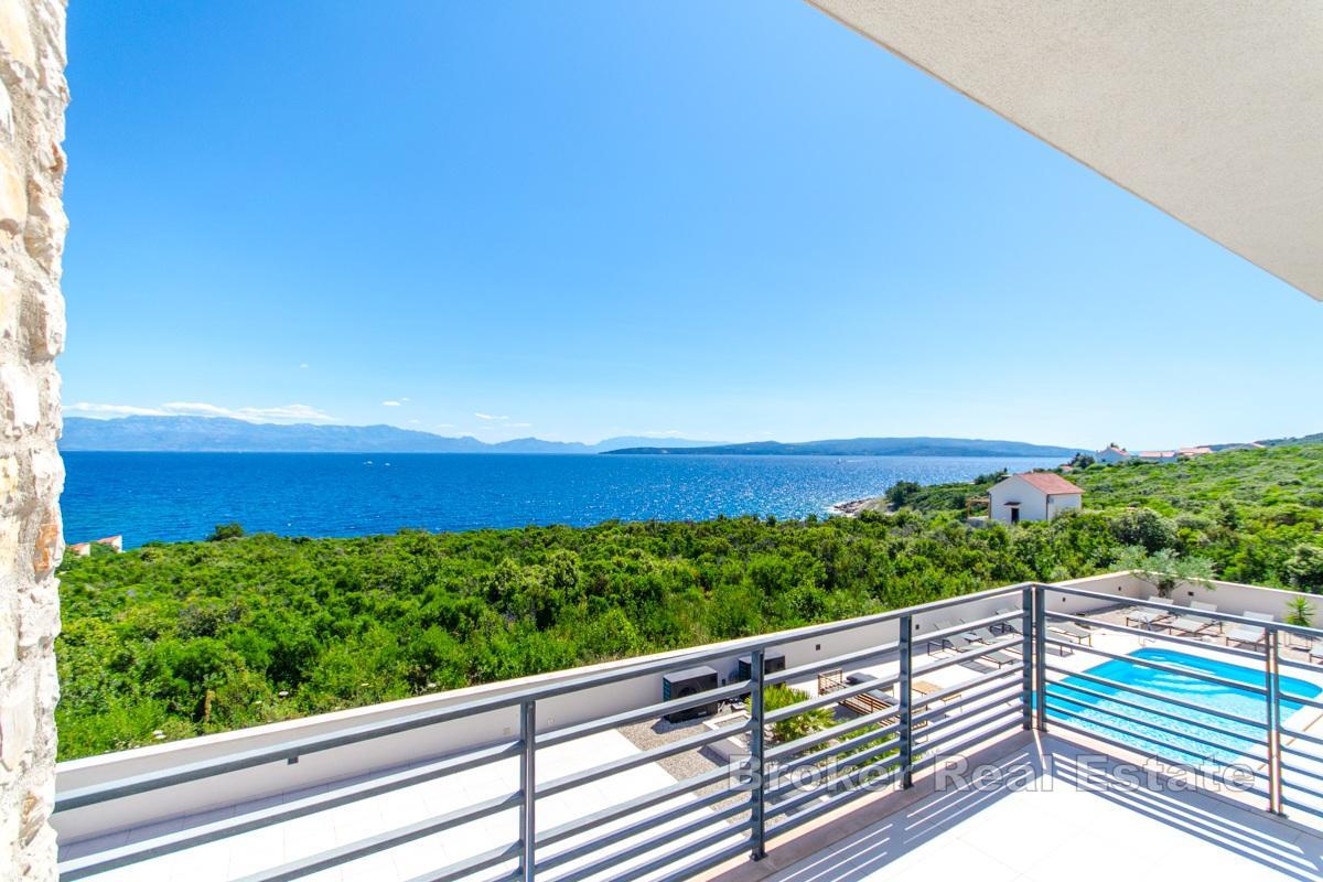 Luxusvilla mit 4 Wohnungen und Meerblick