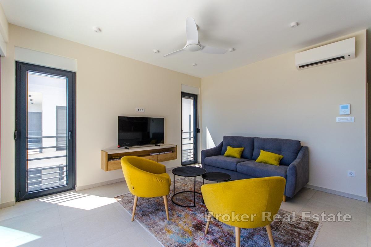 Luxusvilla mit 4 Wohnungen und Meerblick