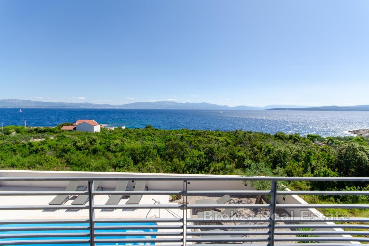 Luxusvilla mit 4 Wohnungen und Meerblick