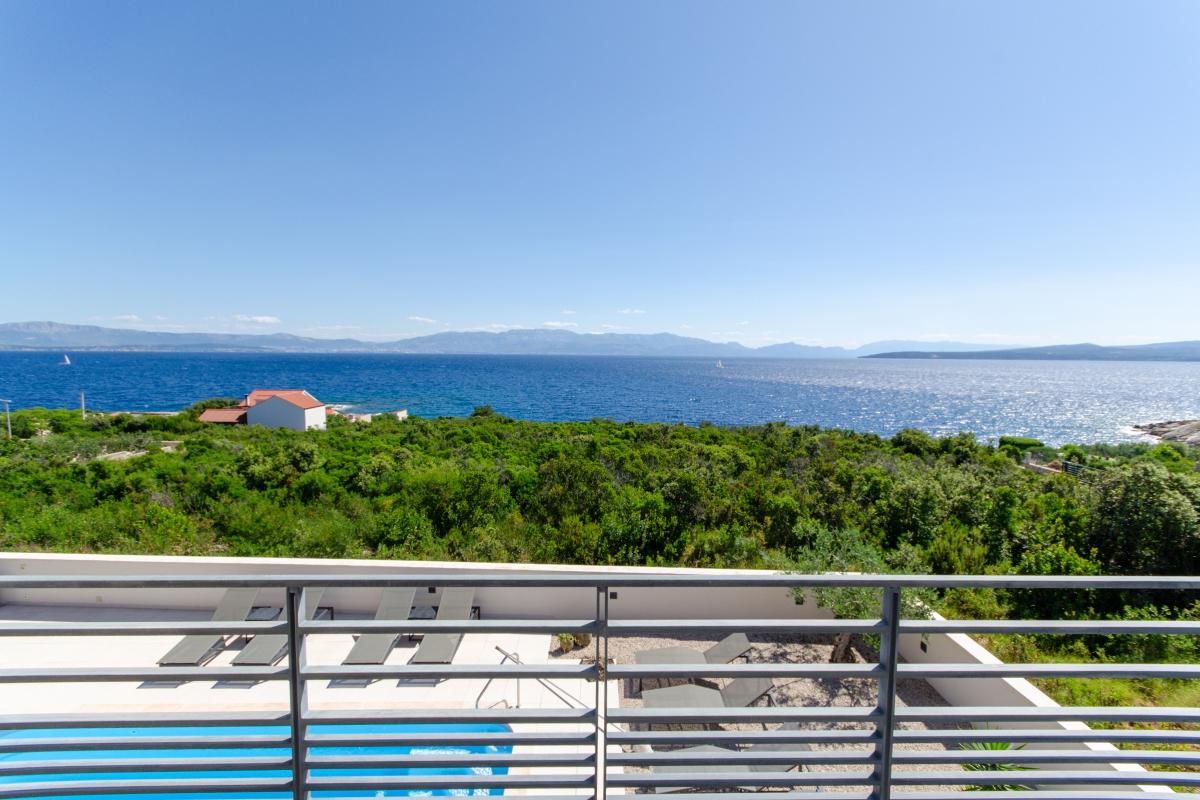 01-2013-215-Solta-villa-sea-view-for-sale