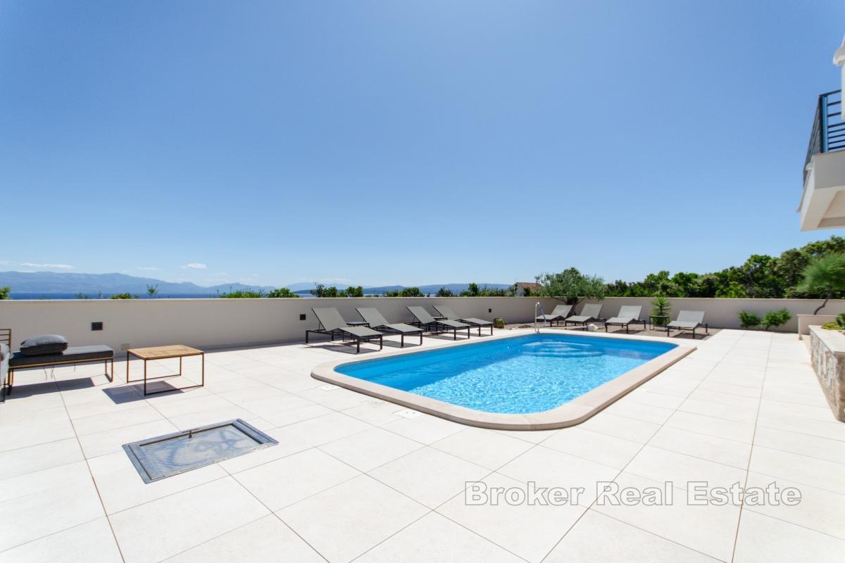 Luxusvilla mit 4 Wohnungen und Meerblick