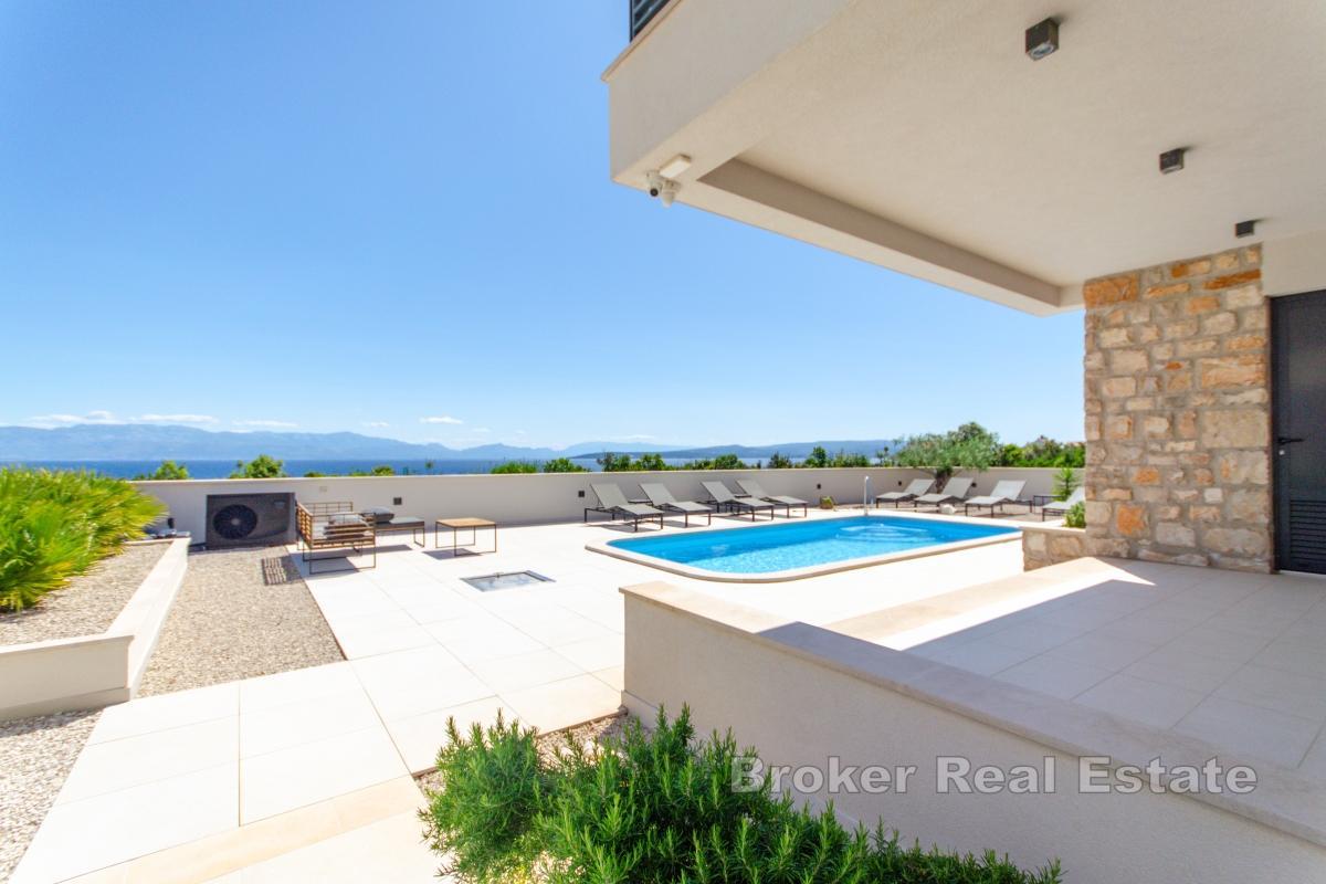 Luxusvilla mit 4 Wohnungen und Meerblick