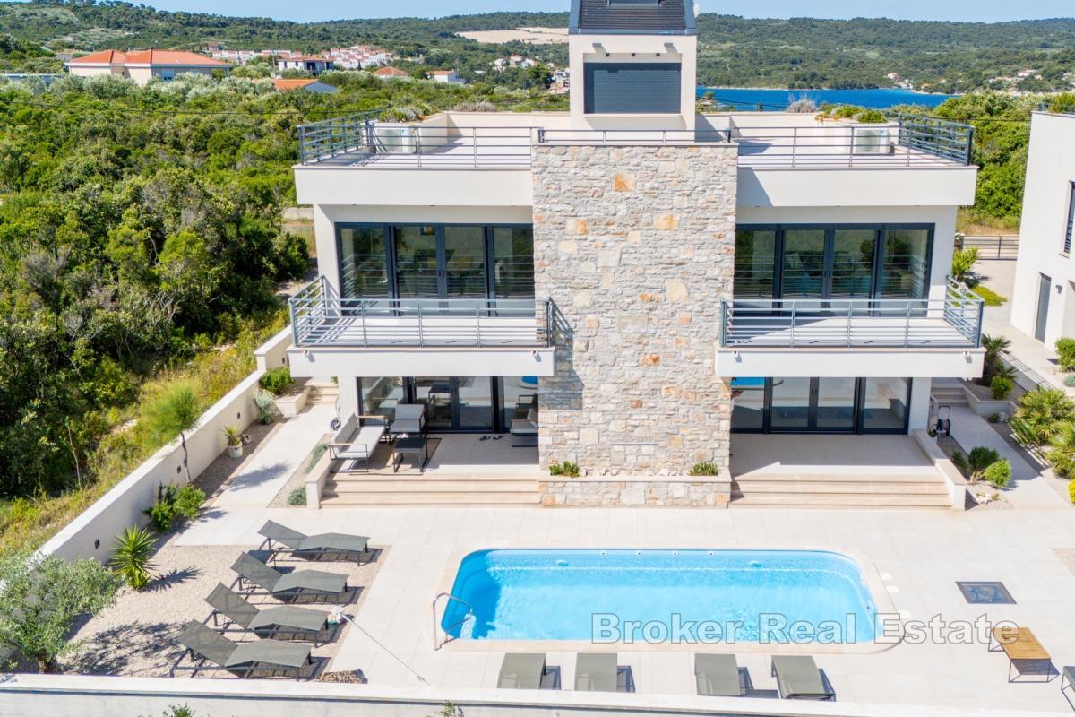 Luxusvilla mit 4 Wohnungen und Meerblick