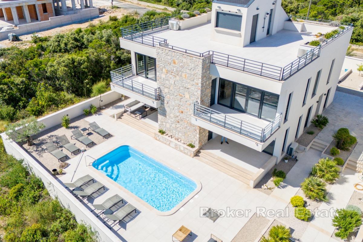 Luxusvilla mit 4 Wohnungen und Meerblick