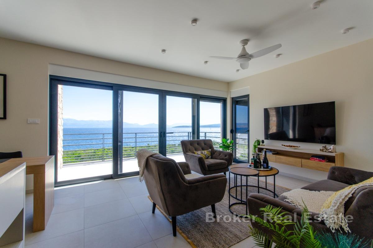 Luxusvilla mit 4 Wohnungen und Meerblick