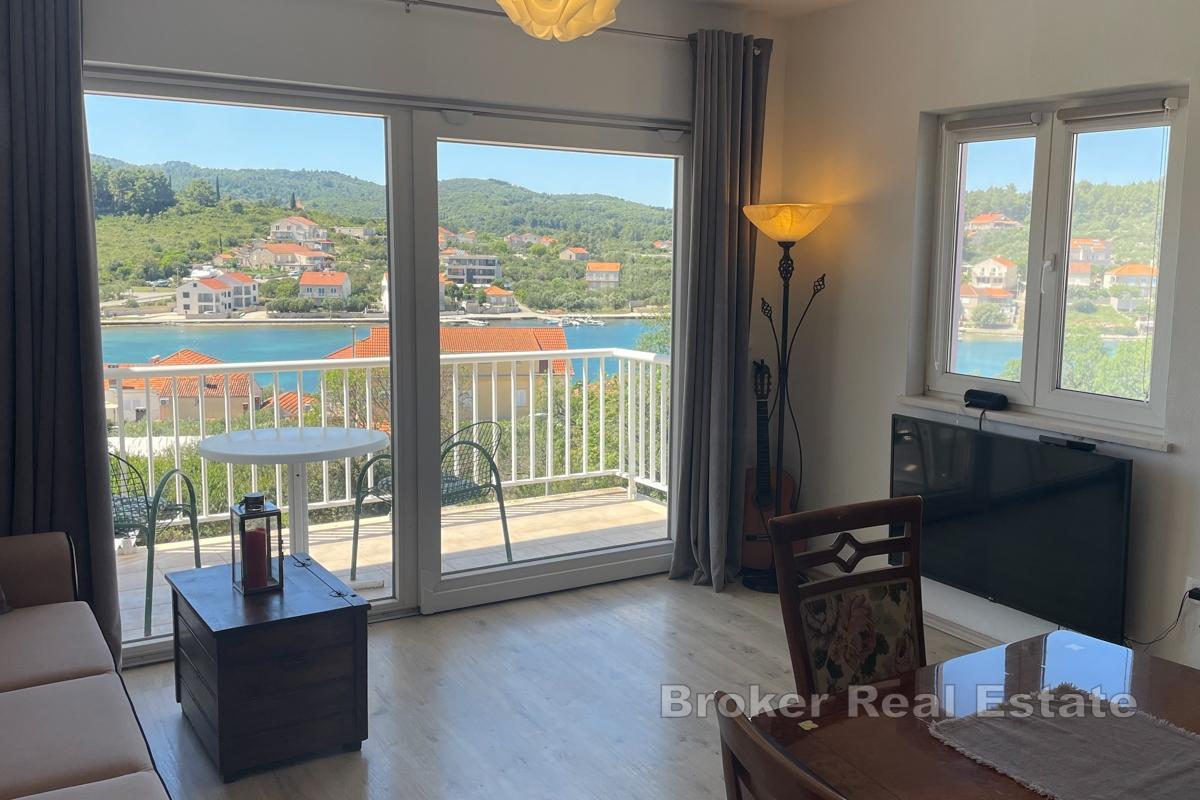 Appartement de deux étages avec vue sur la mer, dans un endroit attrayant