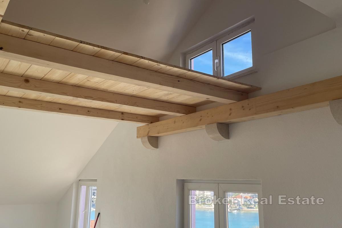 Zweistöckige Wohnung mit Meerblick in attraktiver Lage