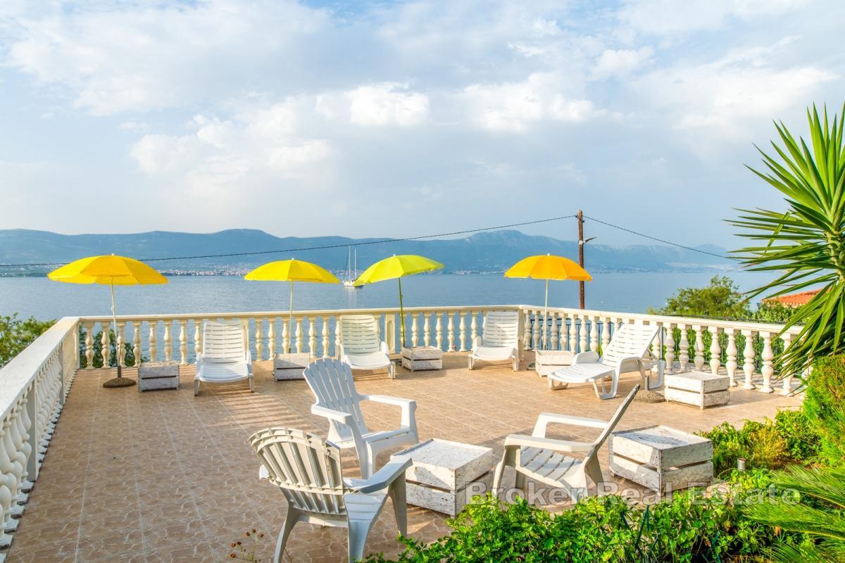 Casa bifamiliare in prima fila sul mare