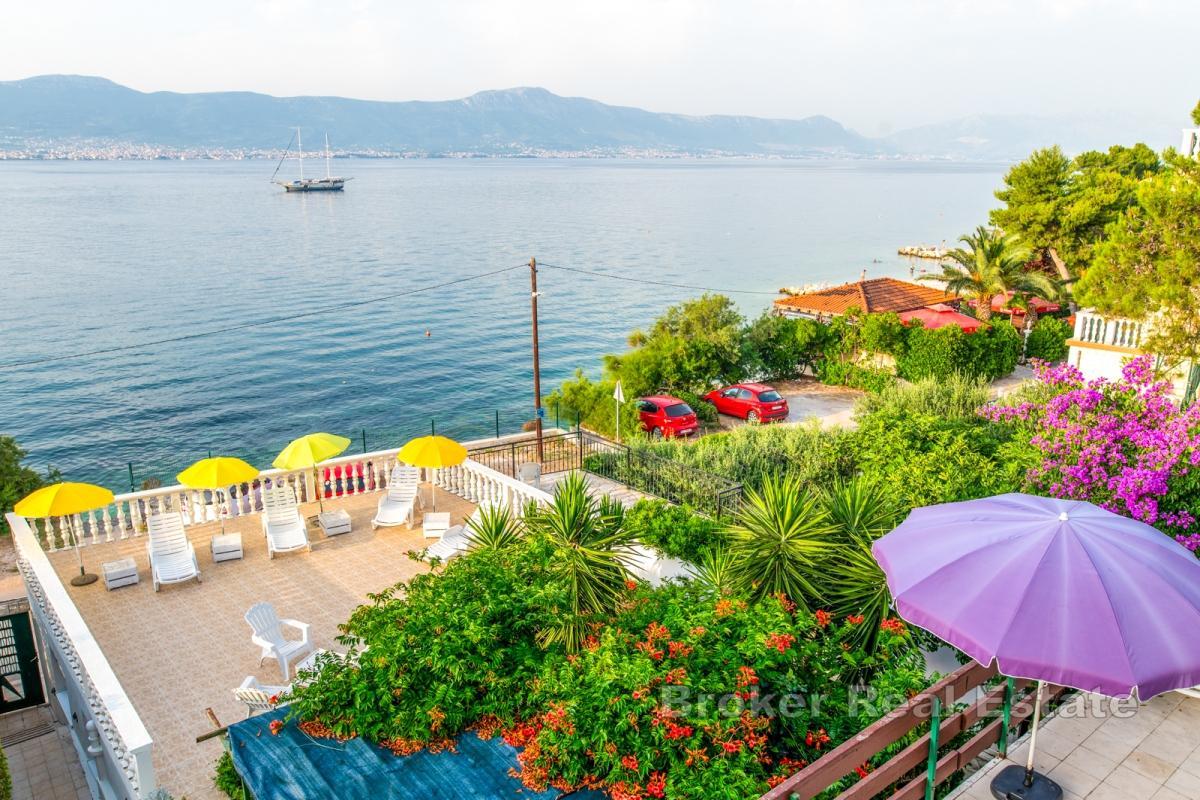 Casa bifamiliare in prima fila sul mare