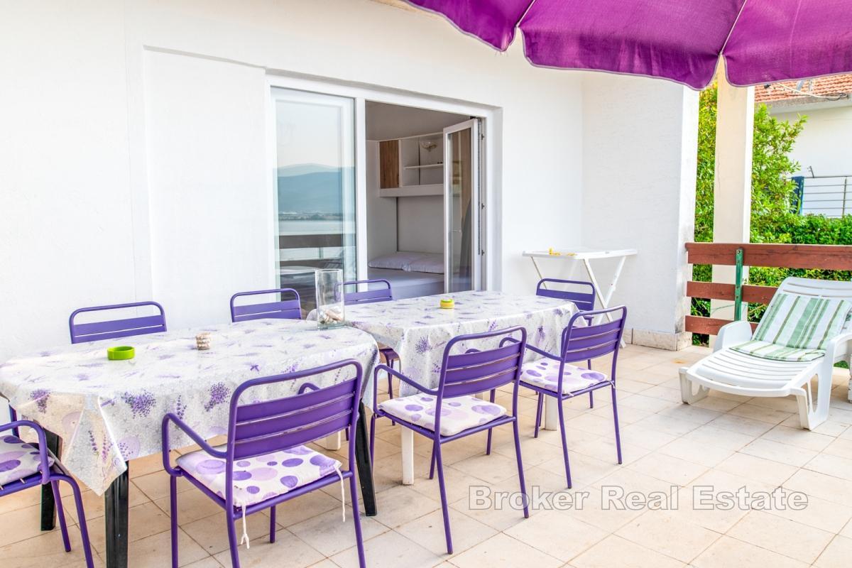 Casa bifamiliare in prima fila sul mare