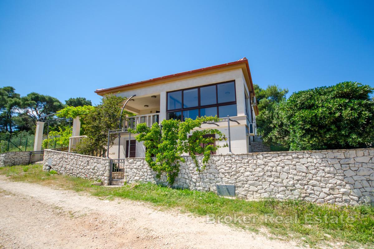 Samostatně stojící dům s výhledem na moře