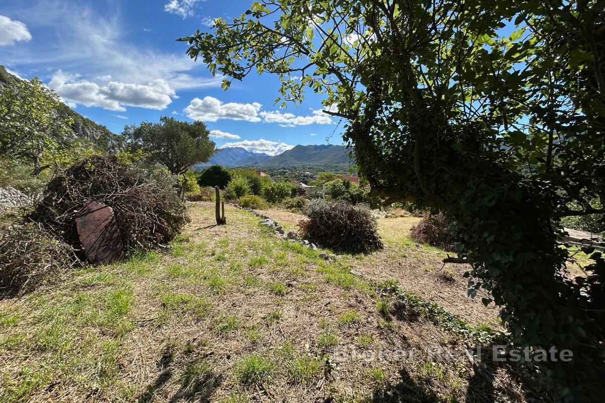 Romslig byggeplass i rolig beliggenhet